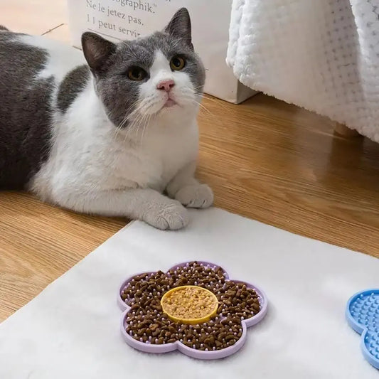 1Pcs Durable With Suction Cup Dog Licking Mat Sunflower Shaped Silicone Pet Lick Pad Cat Placemat Pet Supply